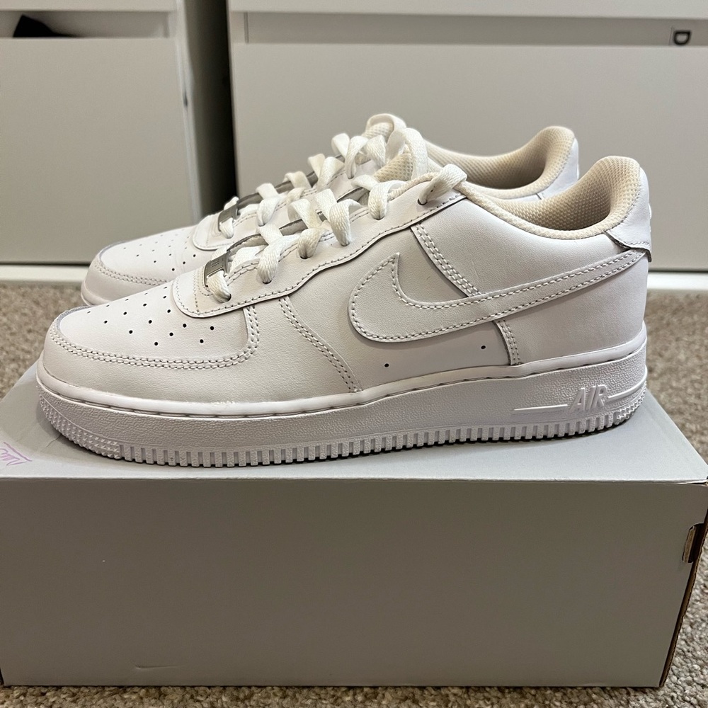 Great Shoe!! Great Condition!! White Nike Air Force Ones 6.5Y